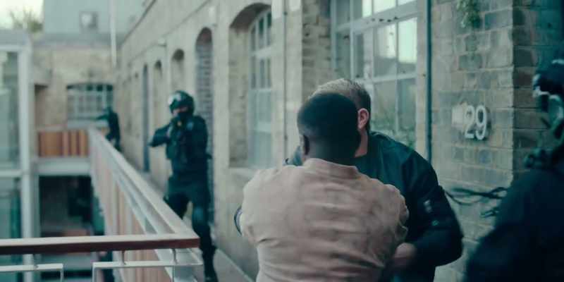 Armed police! Armed police! Get down!