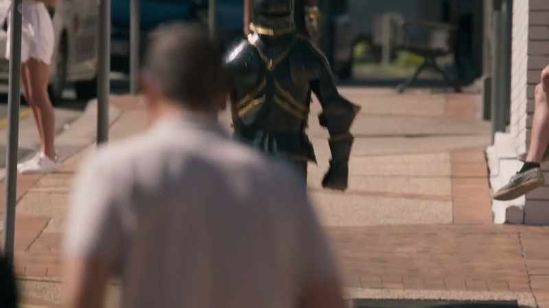 [armor clanking]