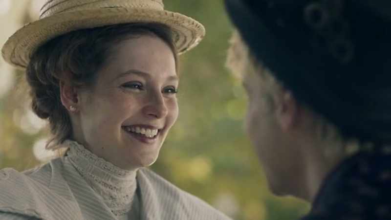 As an étoile? Thea, Thea! (Thea giggles)