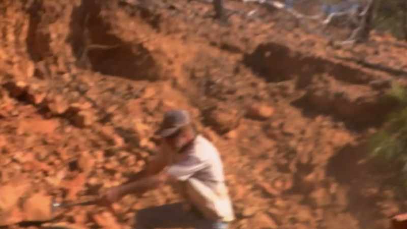 as they chase Queensland's prized boulder opal