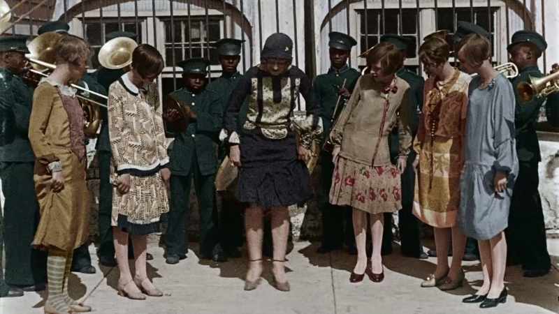 as-more-women-adopt-the-flapper-style