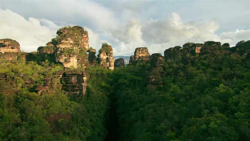 As the valleys widened, the tablelands became first huge plateaus
