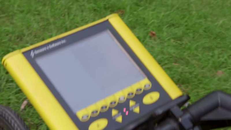 At first, the GPR screen is quiet, indicating no anomalies underground