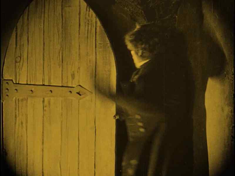 At night this same Nosferatu doth clutch his victim