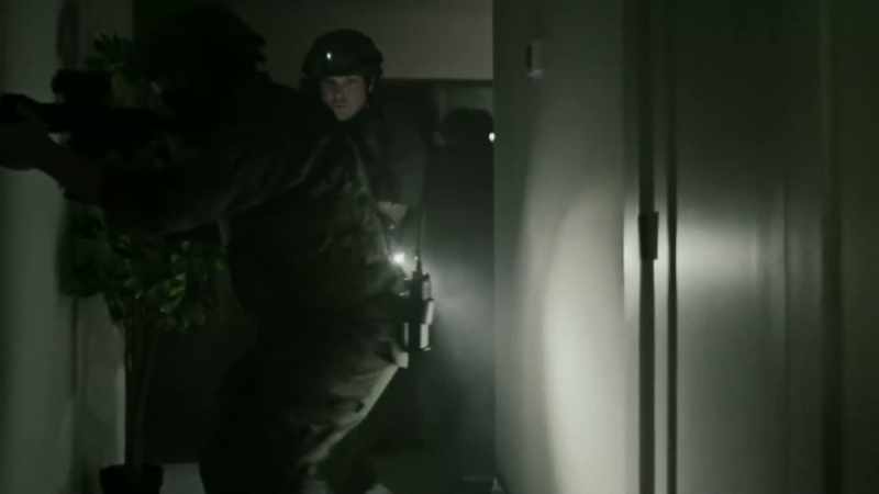 At this point, the entry team makes entry into José's house