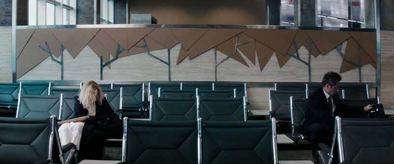 Attention, travelers, do not leave your items unattended