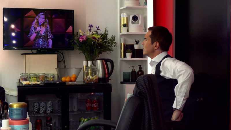 Au cinéma, Seann serait le barman