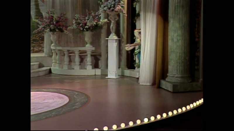 [audience applauding]