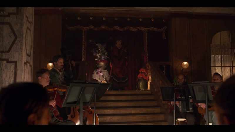 AUDIENCE APPLAUDS