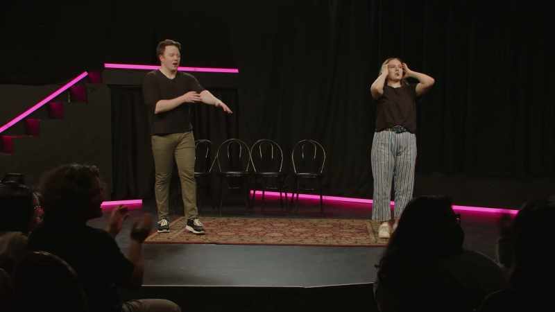(audience cheering)