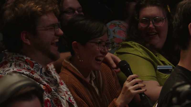 (audience cheering)