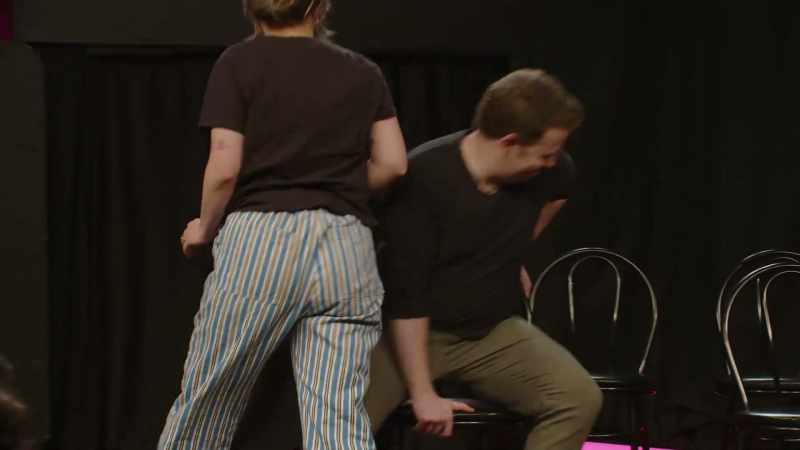(audience cheering)