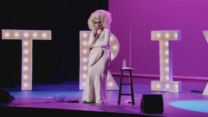 [audience laughing] [audience applauding]