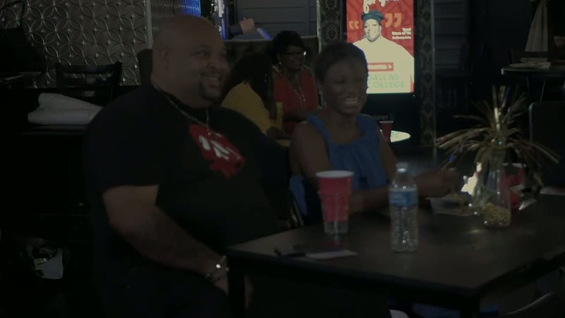 (audience laughing)