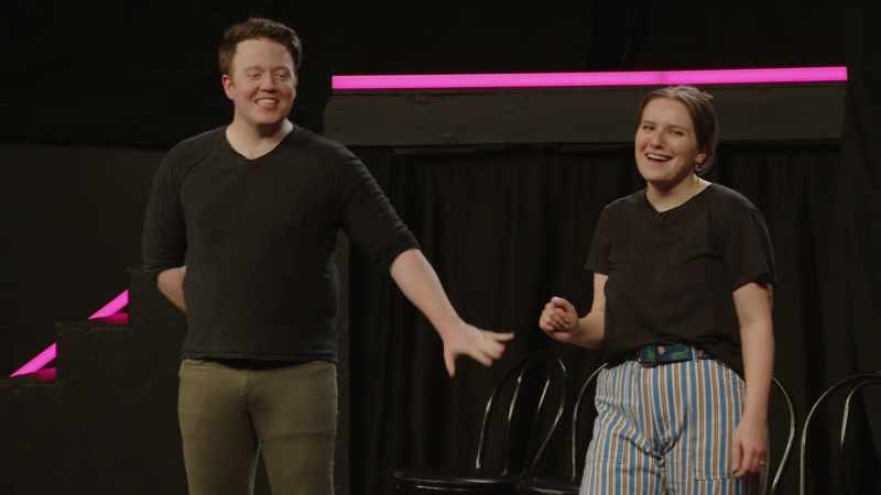 (audience laughing)