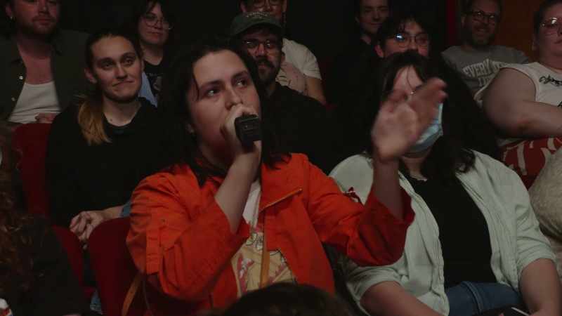 (audience laughing)