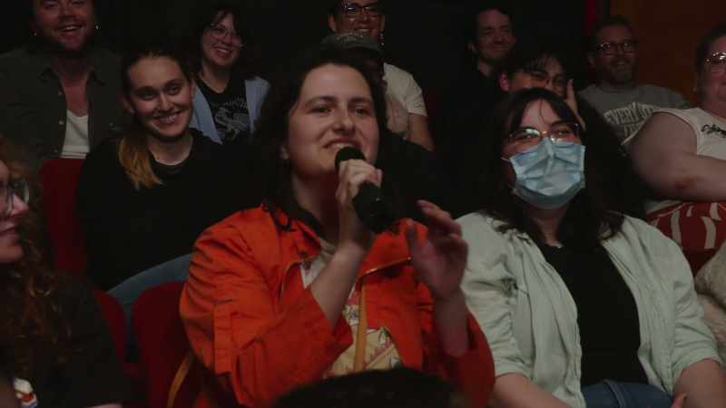 (audience laughing)