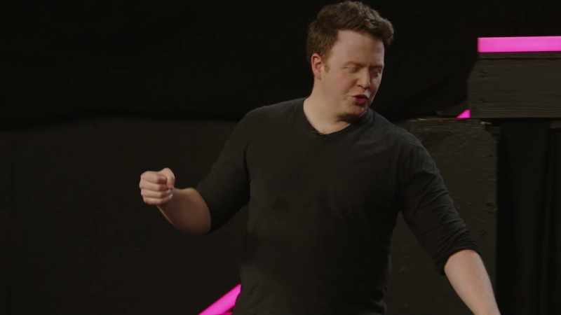 (audience laughing)