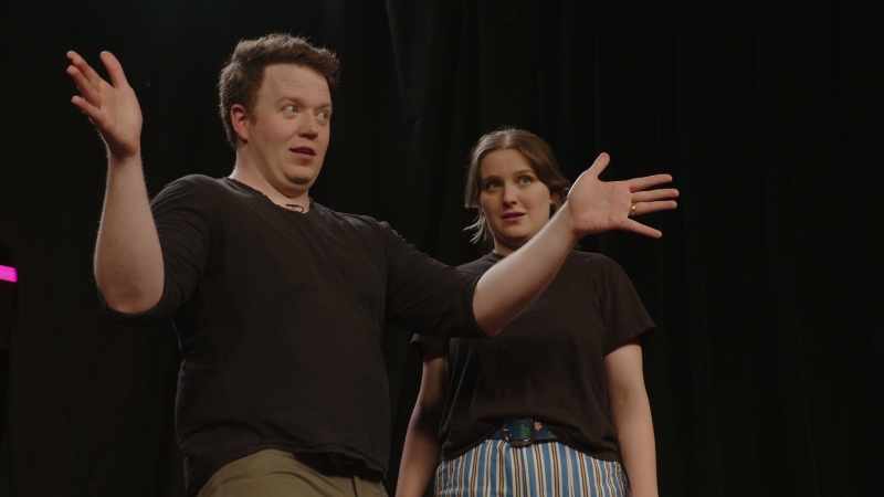 (audience laughing)
