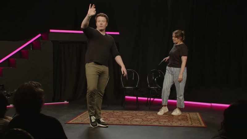 (audience laughing)