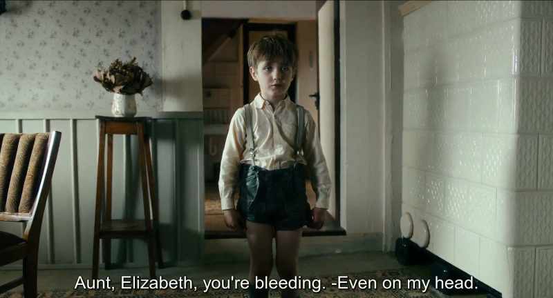 aunt-elisabeth-are-bleeding-on-head