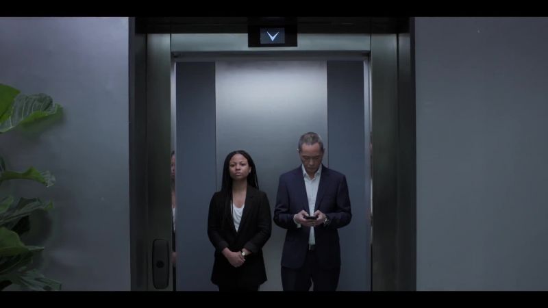AUTOMATED VOICE: Doors closing