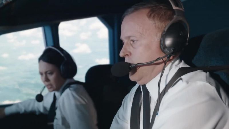 Autopilot's off. - [breathing heavily]