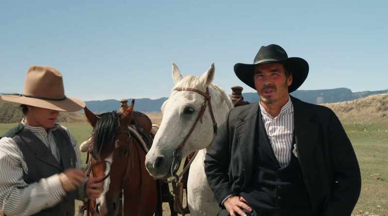 Avoid a posse from the Laramie trail. - Yeah, it's just what I was thinkin'