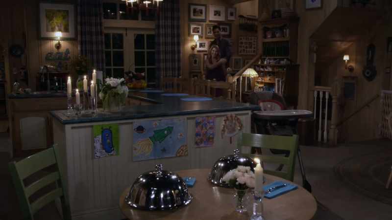 Aww, Jess. A candlelit dinner. - Yep