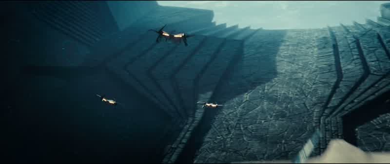 Command, the queen's ship is too heavily defended