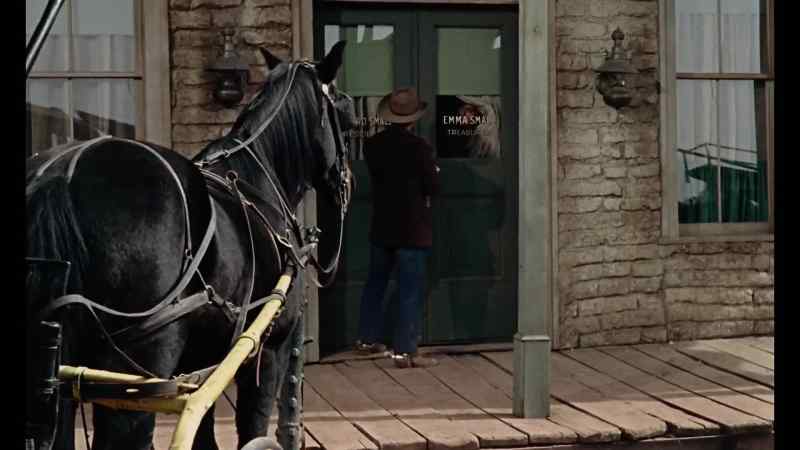 Bank's closed, son. - I want to make a deposit