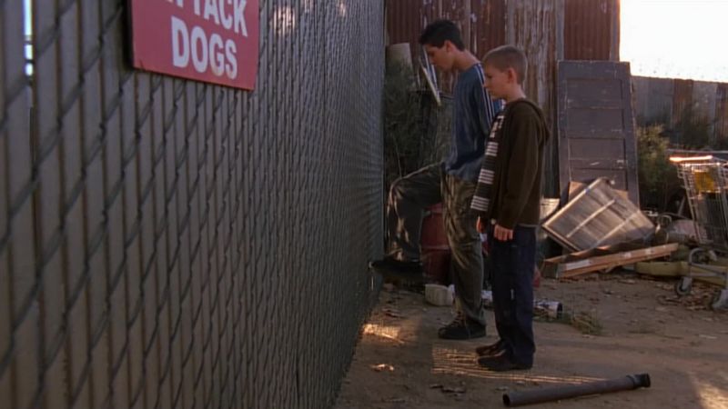 (barking, growling)