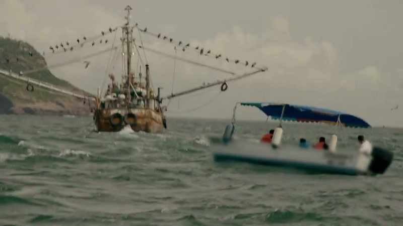 Barrels that have been tossed from the stern