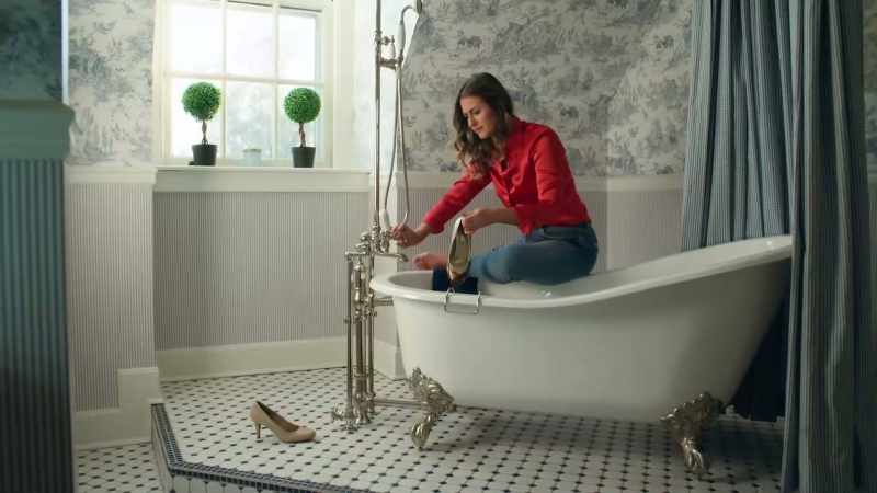 (bath water running) (upbeat music)