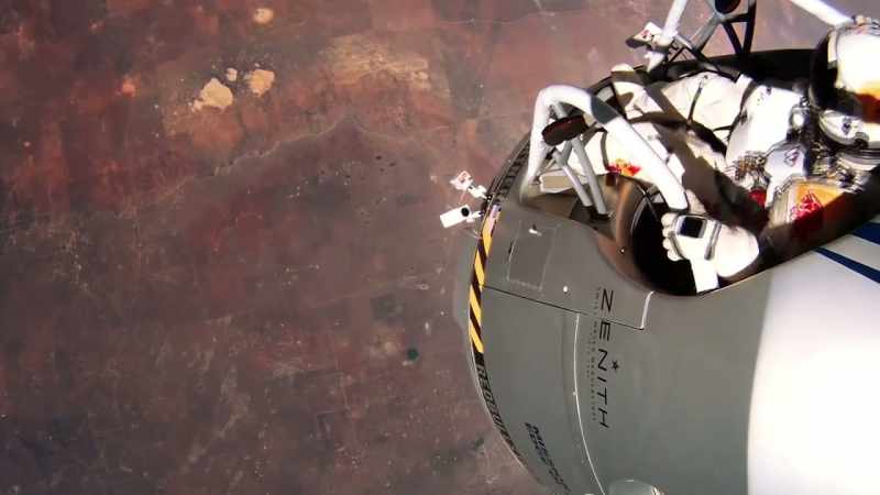 Baumgartner's suit provides him with pure oxygen and utilizes composite
