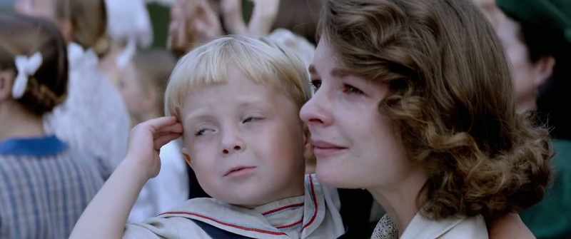 Be a hero, son! - I will, I will, Daddy!