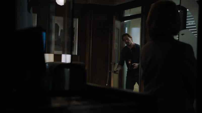Beau said you needed to talk to me? - Close the door
