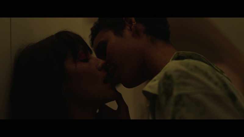 �� Because I'm not who, oh, God told me ♪