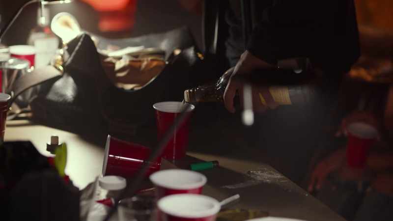 * Beggars with dough, she fuck it up, she know I got knots *