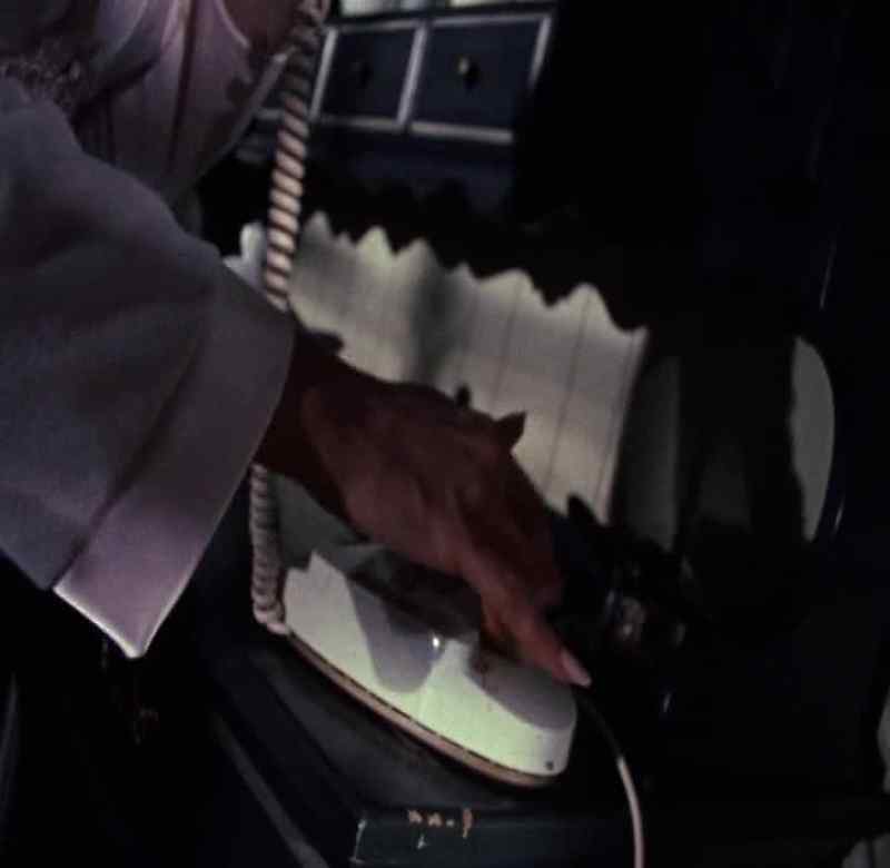 (Bell chimes)