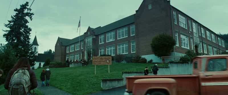 BELLA: My first day at a new school