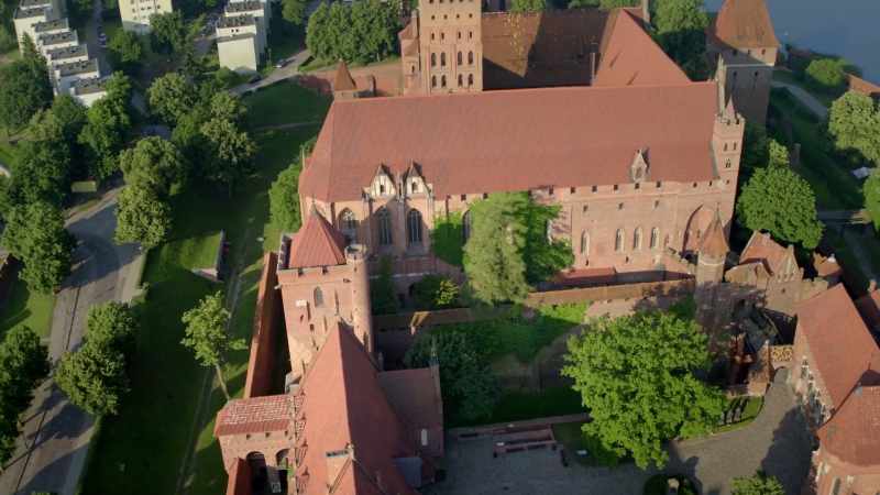 (Bernard Jesionowski speaking in Polish)