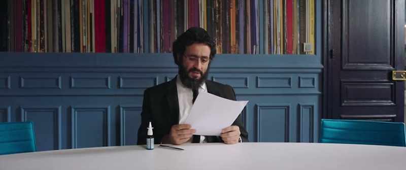 Bizarre, to sign a contract