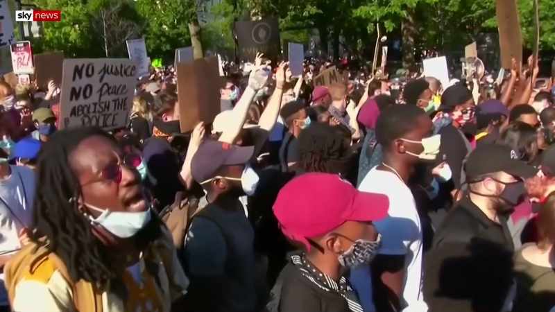 Black lives matter! Black lives matter!