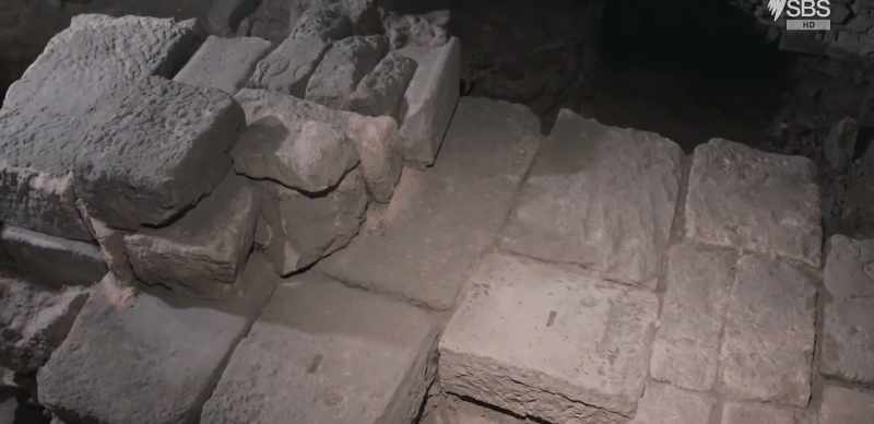 Blocks which, contrary to appearances, did not come
