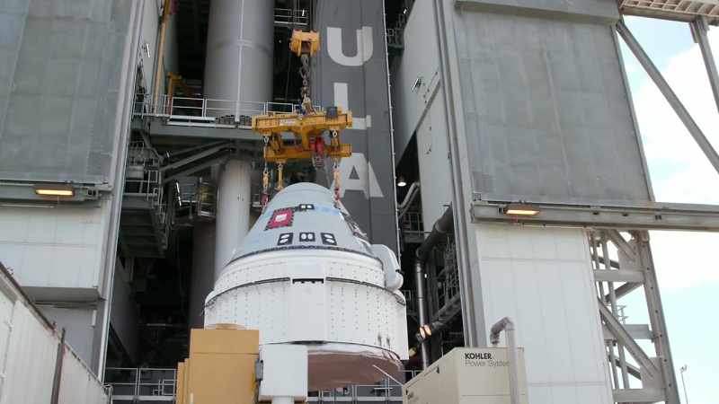 Boeings Starliner og SpaceX's Crew Dragon-kapsler