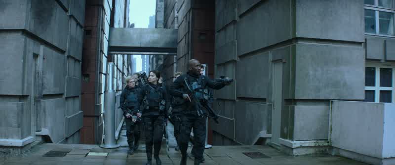 Boggs. This is a good spot. Through there, in the courtyard. Okay, let us clear it