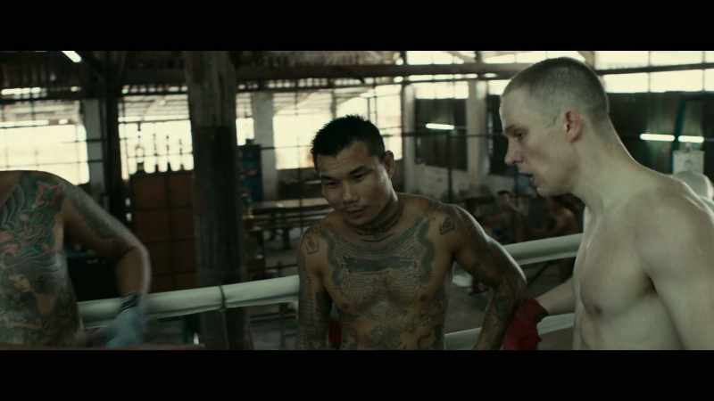 BOXERS CHEER IN THAI AND CLAP