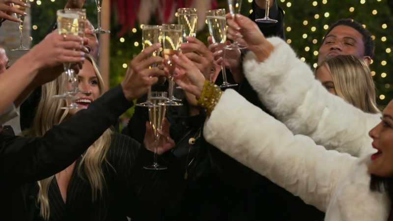 [Brie] Here's to Twin Love. - [group cheering]
