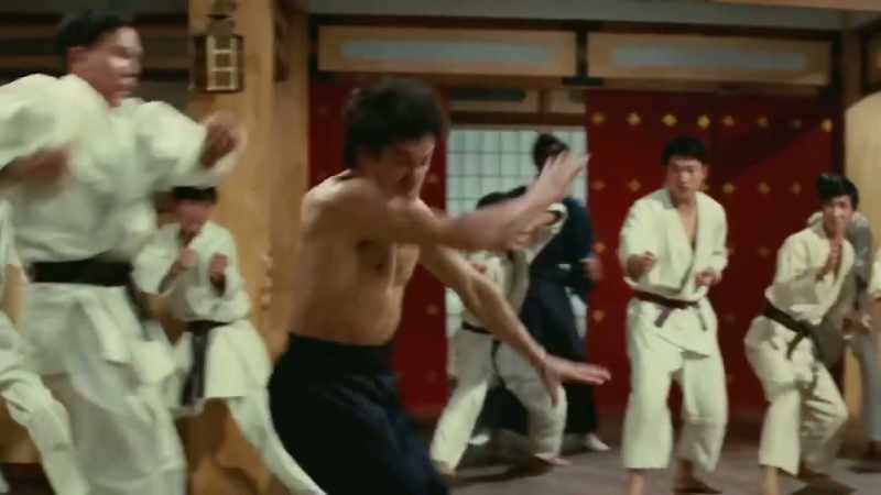 Bruce Lee menyalurkan banyak emosi